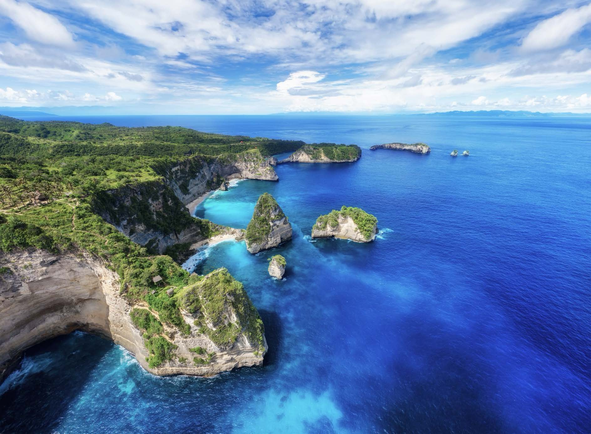 The limestone stacks and turquoise bays of Diamond Beach, east Nusa Penida